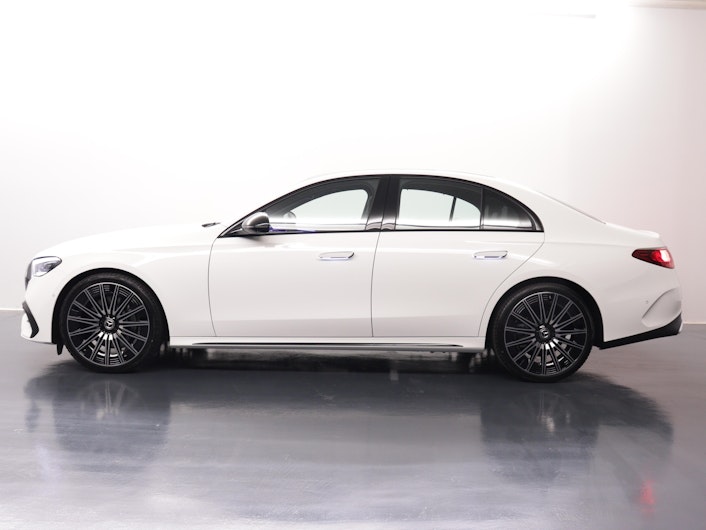 Vehicle image MERCEDES-BENZ E 220