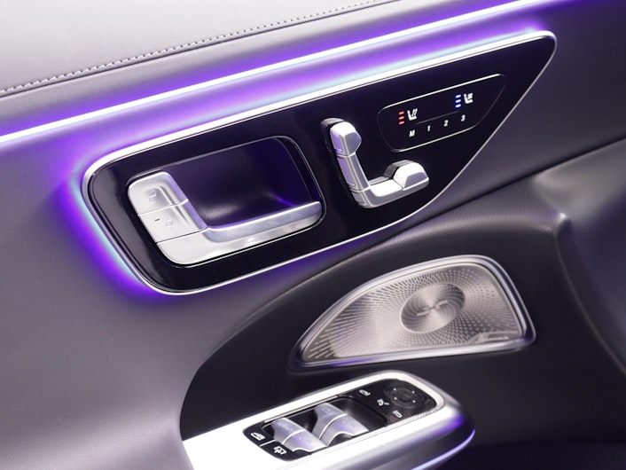 Vehicle image MERCEDES-BENZ E 220