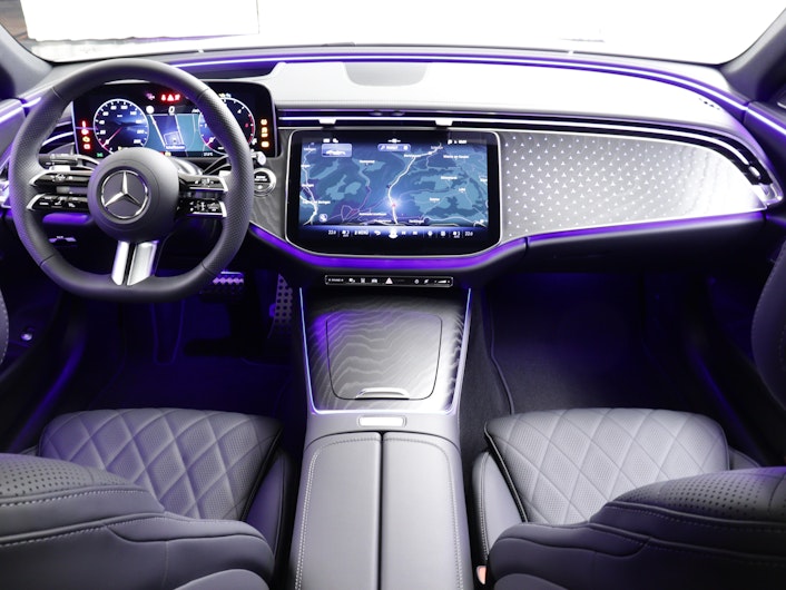 Vehicle image MERCEDES-BENZ E 220