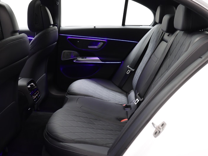 Vehicle image MERCEDES-BENZ E 220