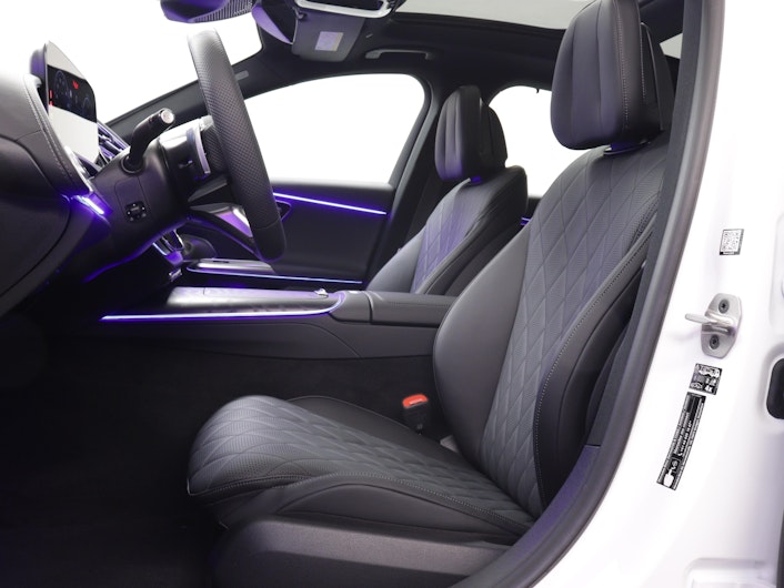 Vehicle image MERCEDES-BENZ E 220