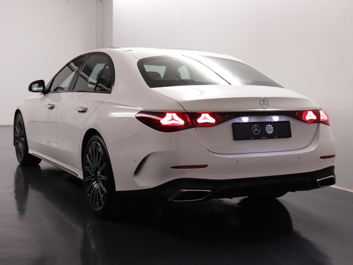 Vehicle image MERCEDES-BENZ E 220