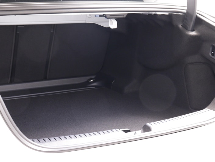 Vehicle image MERCEDES-BENZ E 220