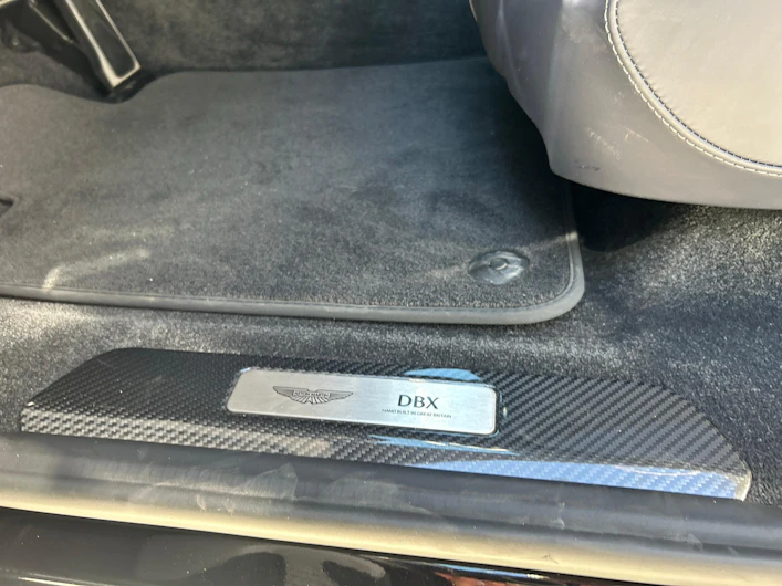 Fahrzeugbild ASTON MARTIN DBX