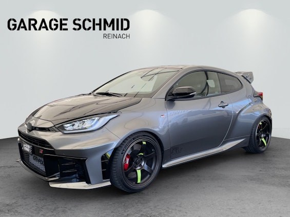 First vehicle image
