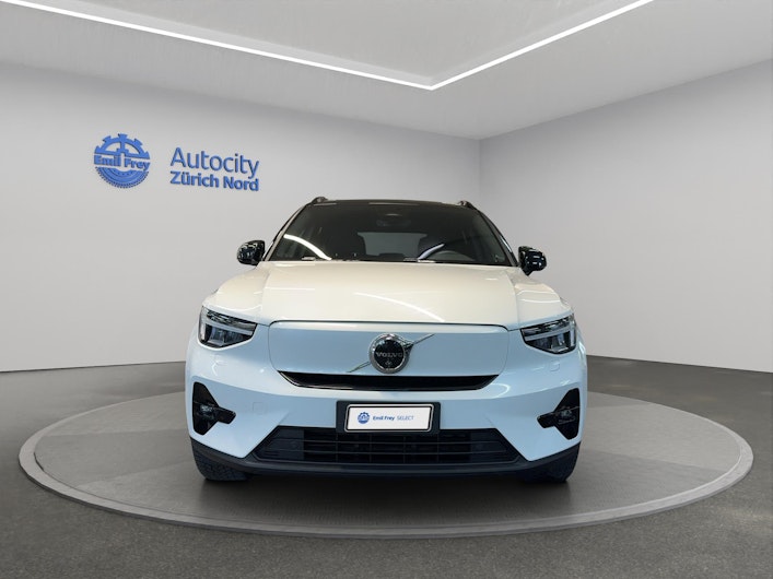 Vehicle image VOLVO XC40