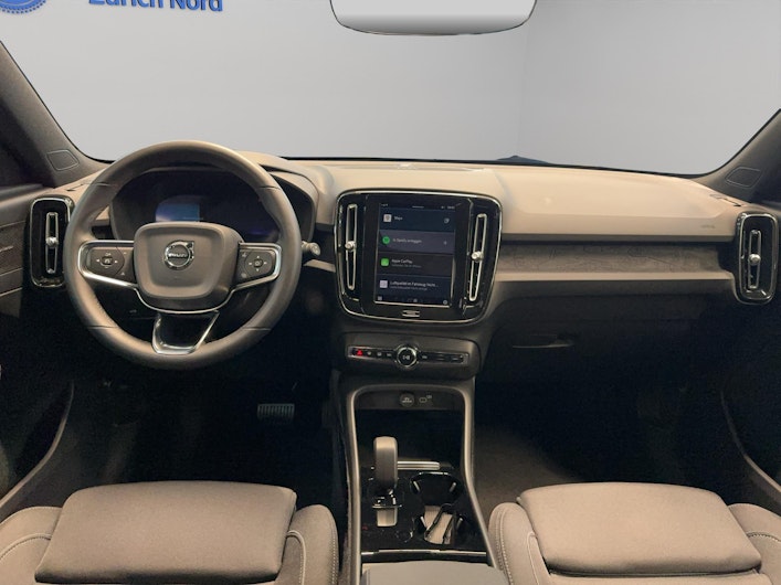 Vehicle image VOLVO XC40