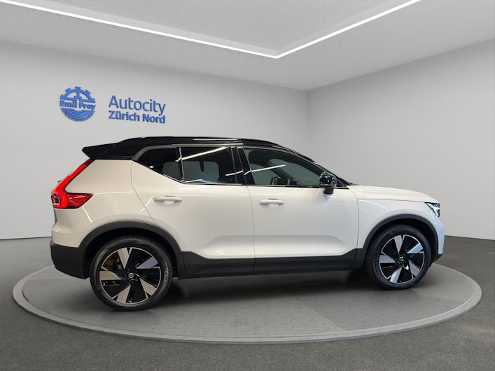 Vehicle image VOLVO XC40