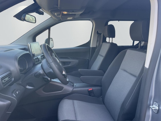 Vehicle image 9 Vehicle image 9