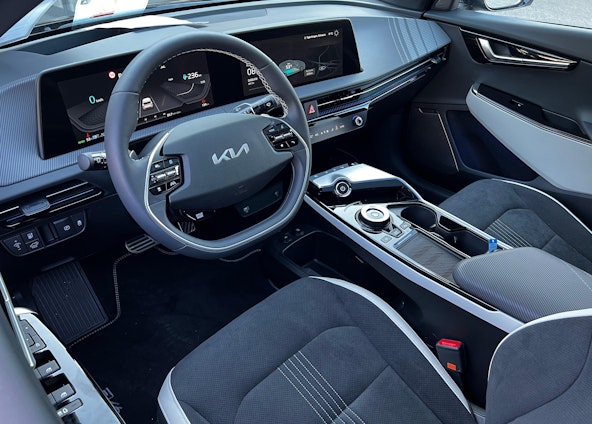 Vehicle image 4 Vehicle image 4