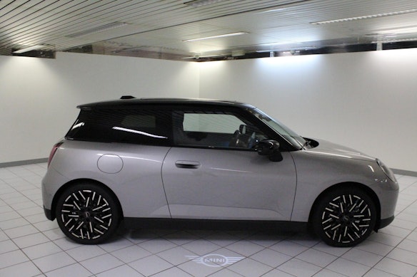 MINI Mini J01 Cooper E 1