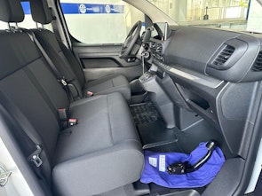 Vehicle image OPEL Vivaro Kombi XL 2.0 D 177 S/S