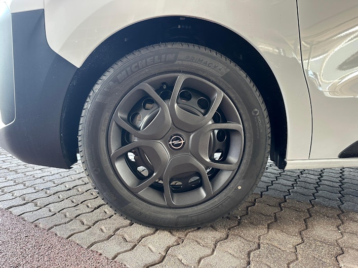 Vehicle image OPEL VIVARO