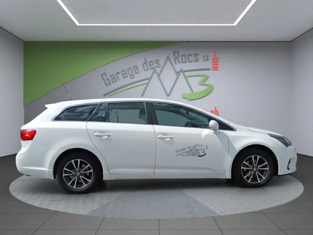 Toyota Avensis Wagon 2.0 D-4D Luna