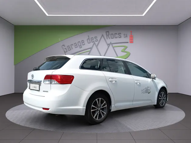 Toyota Avensis Wagon 2.0 D-4D Luna