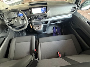 Vehicle image OPEL Vivaro Kombi XL 2.0 D 177 S/S