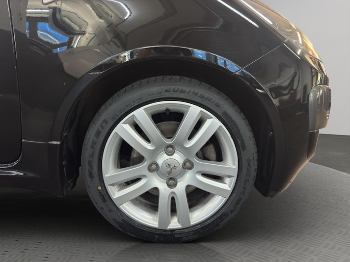 Vehicle image MITSUBISHI COLT