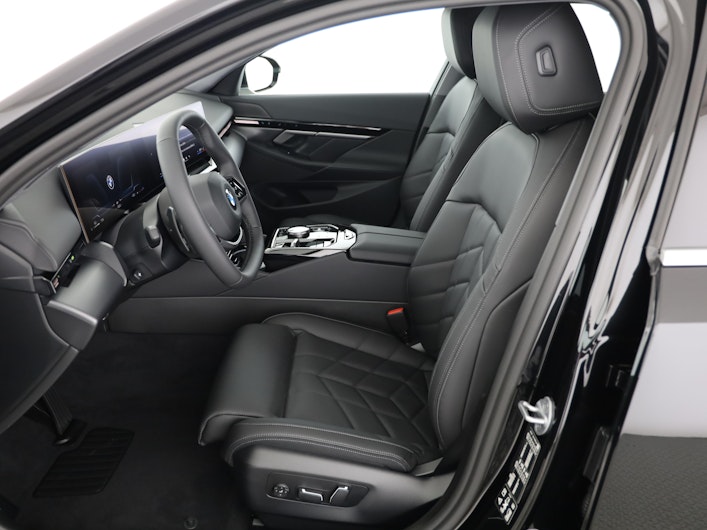 Vehicle image BMW 5 SERIES