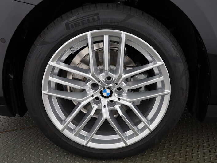 Vehicle image BMW 5 SERIES