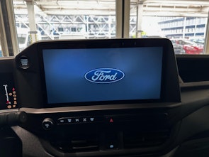 Vehicle image FORD Transit C Van 320 L1 2.5 Duratec 233 Trend PHEV