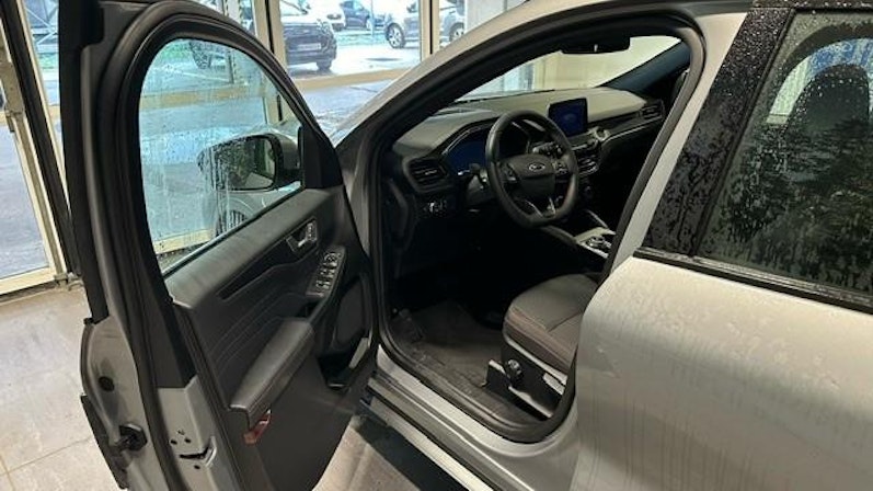 Vehicle image FORD KUGA