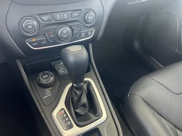 Jeep Cherokee 2.2 CRD 200 Overland AWD