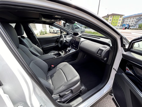 Vehicle image 14 Vehicle image 14