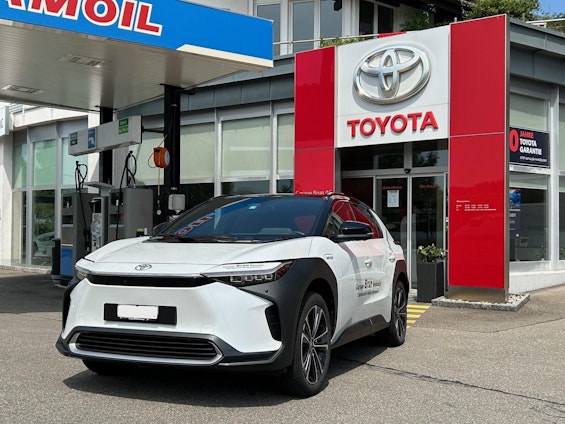 First vehicle image First vehicle image