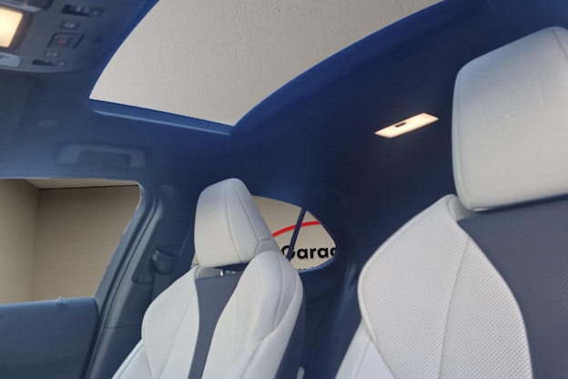 Vehicle image 9 Vehicle image 9