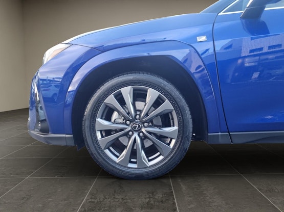 Vehicle image 16 Vehicle image 16