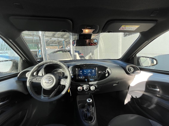 Vehicle image 6