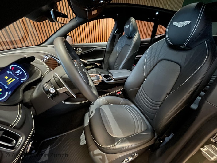 Vehicle image ASTON MARTIN DBX