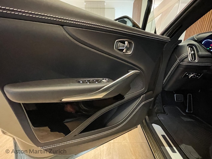 Vehicle image ASTON MARTIN DBX