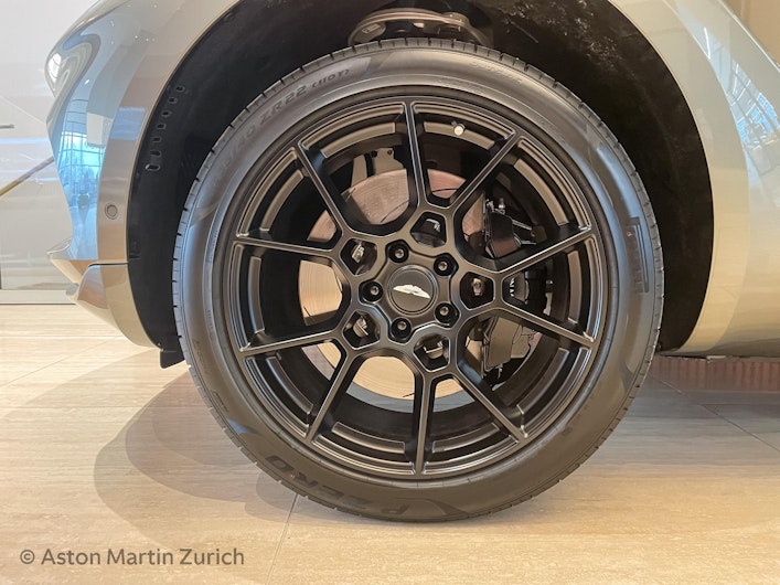 Vehicle image ASTON MARTIN DBX