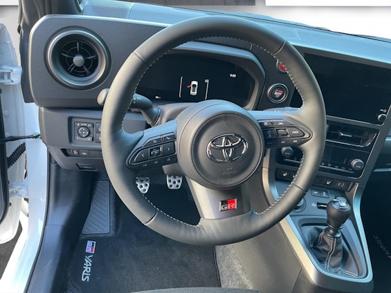 Vehicle image 9 Vehicle image 9