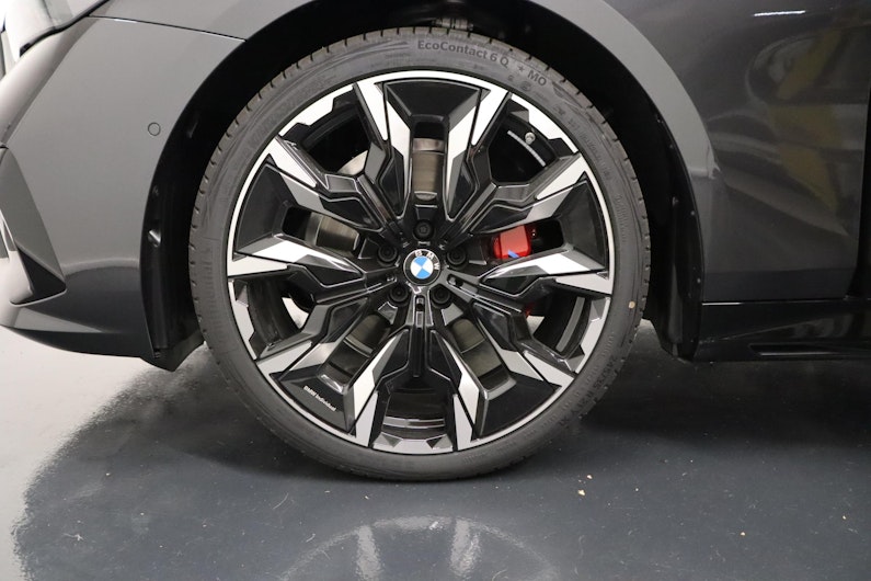 Vehicle image BMW 5 SERIES