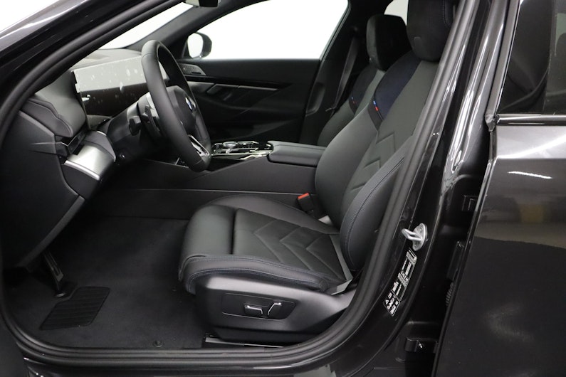 Vehicle image BMW 5 SERIES