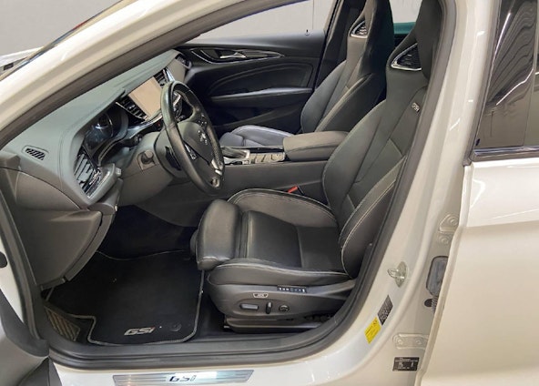 Vehicle image 4 Vehicle image 4