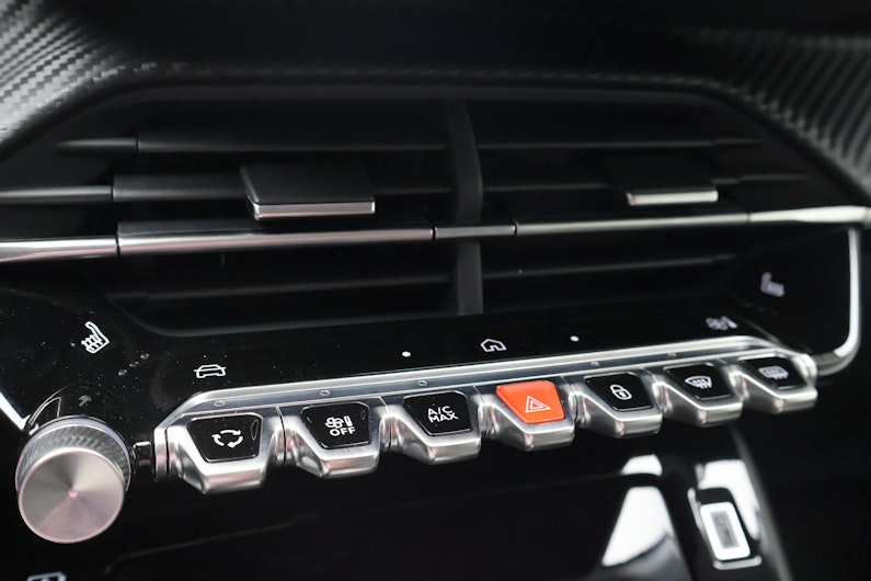 Vehicle image PEUGEOT 208