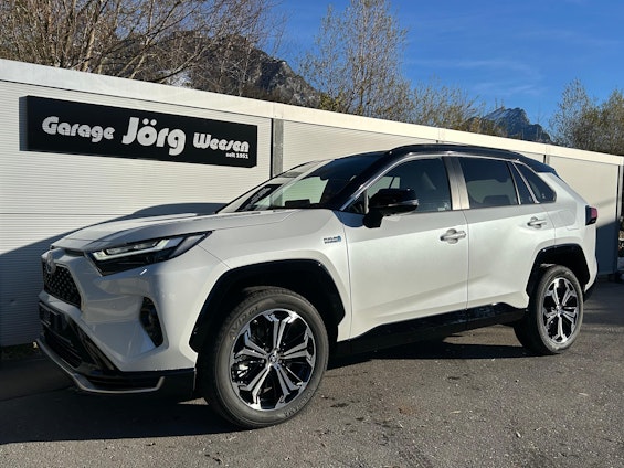 First vehicle image