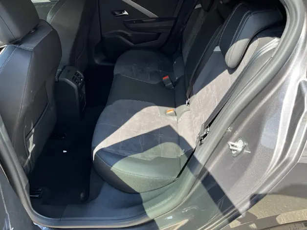 Opel Astra-e Swiss Plus