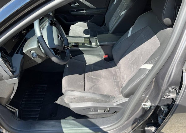 Vehicle image 4 Vehicle image 4