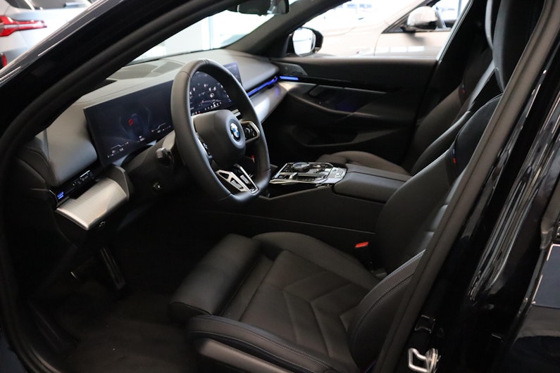 Vehicle image BMW 5 SERIES