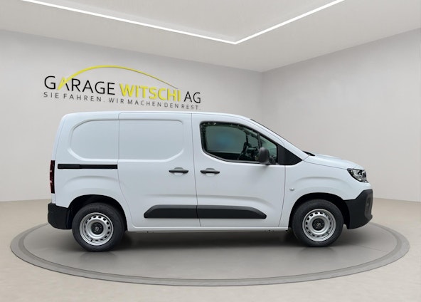 Vehicle image 3 Vehicle image 3