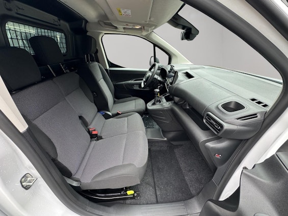 Vehicle image 12 Vehicle image 12