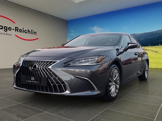 First vehicle image