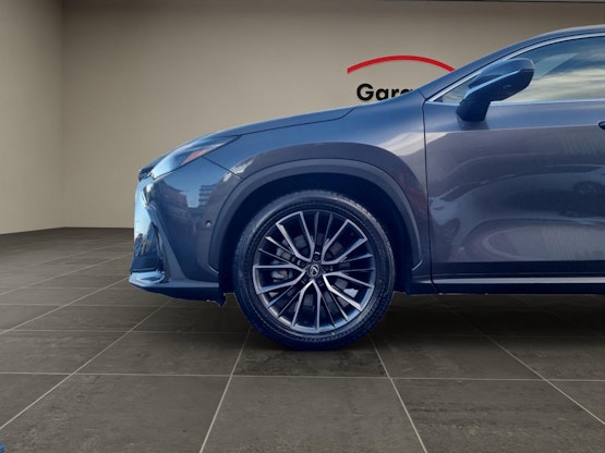 Vehicle image 15