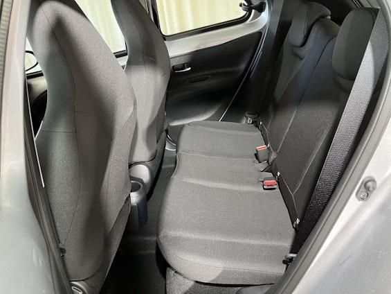 Vehicle image 6 Vehicle image 6