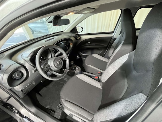 Vehicle image 4 Vehicle image 4