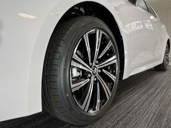 Vehicle image 4 Vehicle image 4